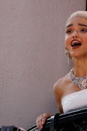 Rachel Zegler Debuts as Evita at London Palladium