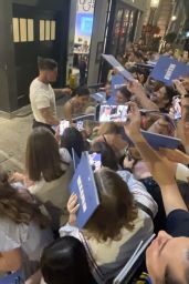 Rachel Zegler Electrifies London Palladium as Evita