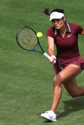 Raducanu Rallies Past Li in Thrilling Eastbourne Opener