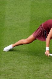 Raducanu Rallies Past Li in Thrilling Eastbourne Opener