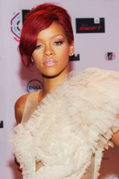 Rihanna Captivates at MTV EMA Awards 2010 in Madrid