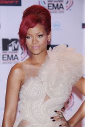 Rihanna Captivates at MTV EMA Awards 2010 in Madrid