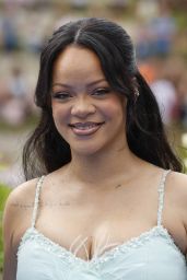 Rihanna Debuts "Smurfette Chic" in Brussels