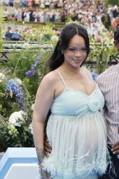 Rihanna Debuts "Smurfette Chic" in Brussels
