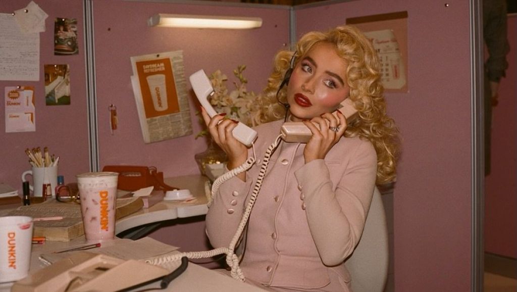 Sabrina Carpenter Channels Retro Whimsy for Dunkin’ Delight Sabrina Carpenter Channels Retro Whimsy for Dunkin’ Delight