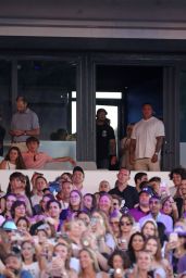 Sabrina Carpenter Charms at Hyde Park Concert