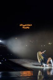 Sabrina Carpenter Rocks Loewe Bodysuit at Primavera Sound 2025