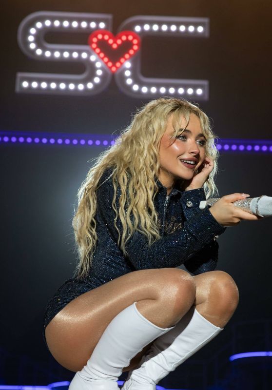 Sabrina Carpenter Rocks Loewe Bodysuit at Primavera Sound 2025