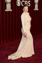 Sarah Snook Tony Awards 06.08.2025 Red Carpet Arrival