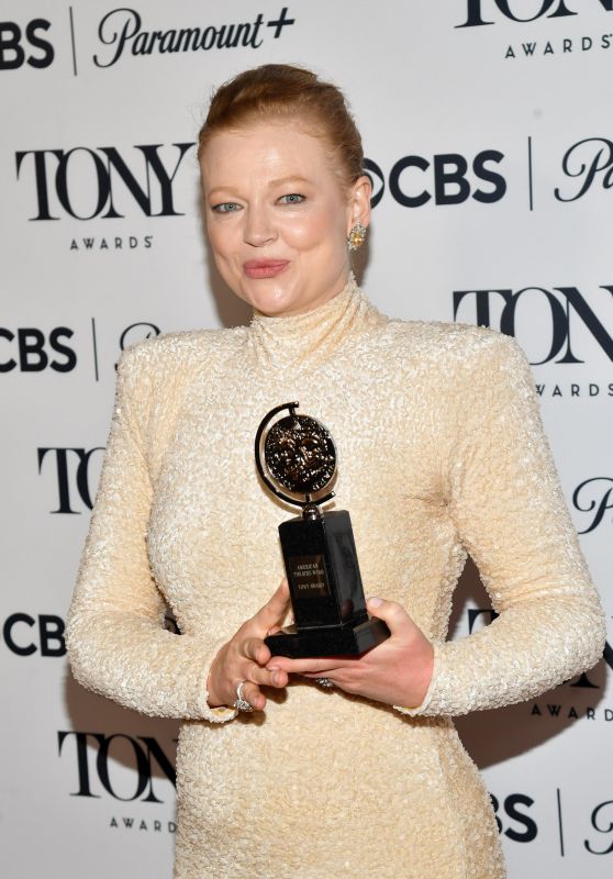 Sarah Snook Tony Awards 06.08.2025 Red Carpet Arrival