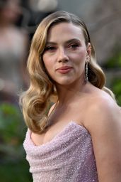 Scarlett Johansson Dazzles at Jurassic World Premiere