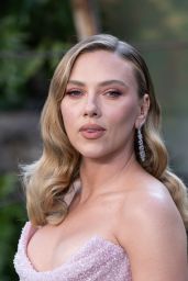 Scarlett Johansson Dazzles at Jurassic World Premiere