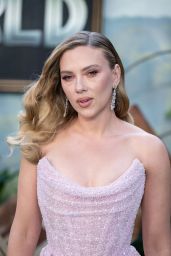 Scarlett Johansson Dazzles at Jurassic World Premiere