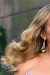 Scarlett Johansson Dazzles at Jurassic World Premiere