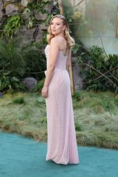 Scarlett Johansson Dazzles at Jurassic World Premiere