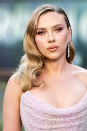 Scarlett Johansson Dazzles at Jurassic World Premiere