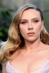 Scarlett Johansson Dazzles at Jurassic World Premiere