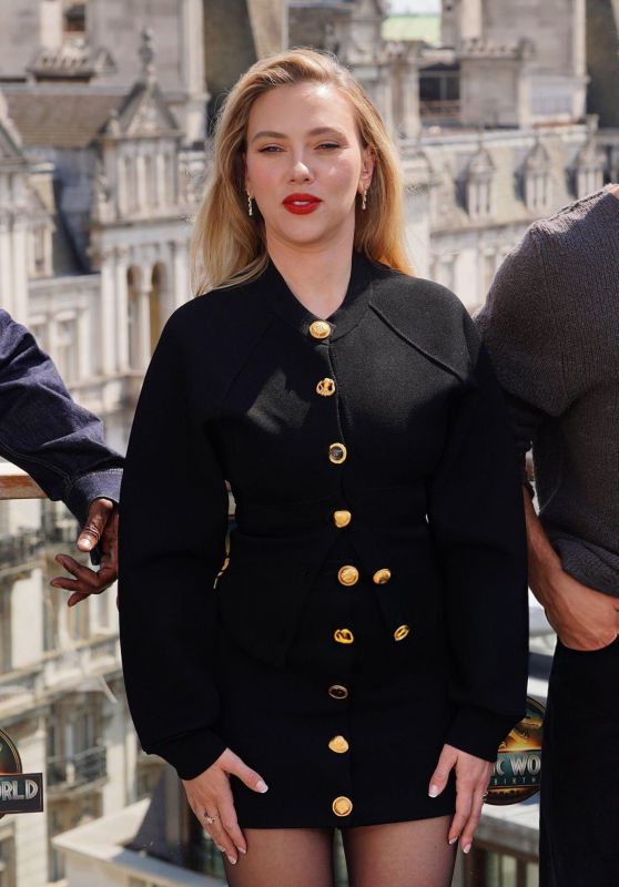 Scarlett Johansson Unveils Schiaparelli at 