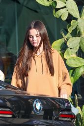 Selena Gomez Steps Out in Cali-Casual Chic