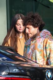 Selena Gomez Steps Out in Cali-Casual Chic
