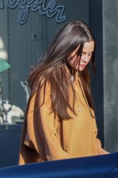 Selena Gomez Steps Out in Cali-Casual Chic