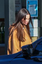 Selena Gomez Steps Out in Cali-Casual Chic