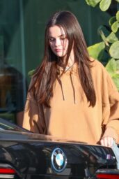 Selena Gomez Steps Out in Cali-Casual Chic