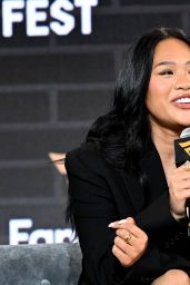 Sunisa Lee: Fanatics Fest NYC Power Pose