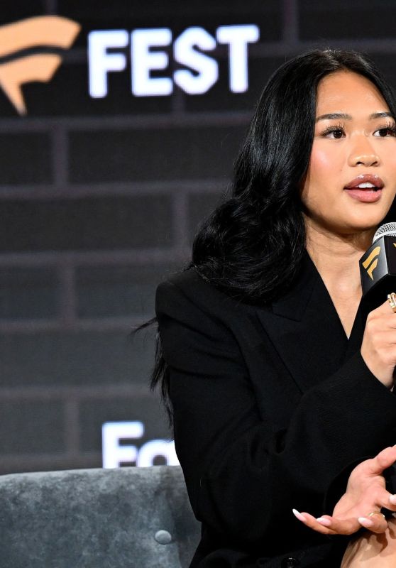 Sunisa Lee: Fanatics Fest NYC Power Pose