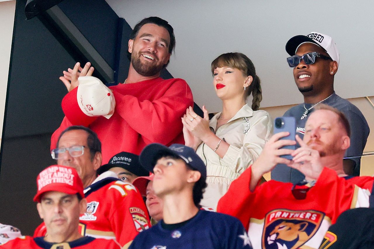 Swift Cheers Stanley Cup Final in Area Track Suit Swift Cheers Stanley Cup Final in Area Track Suit