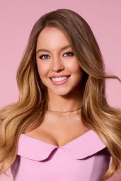 Sydney Sweeney Channels Retro Charm for Baskin-Robbins