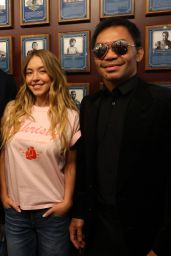 Sydney Sweeney Honored at Boxing Hall of Fame Induction Ceremony