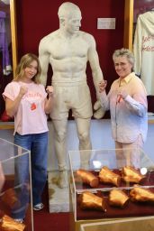 Sydney Sweeney Honored at Boxing Hall of Fame Induction Ceremony