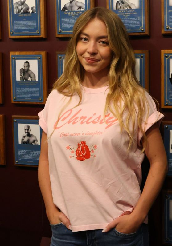 Sydney Sweeney Honored at Boxing Hall of Fame Induction Ceremony