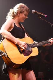 Taylor Swift's Surprise Set in Nashville