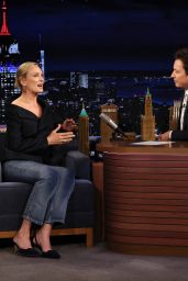 Uma Thurman Debuts Polished Power on Tonight Show