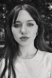 Violet McGraw’s Ethereal Glow in Seventeen Magazine’s June 2025 Spread