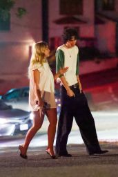 Addison Rae & Sombr – LA Night Out: A Study in Contrasts