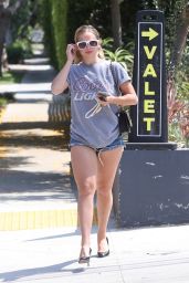Addison Rae: Unexpected Glam for Lululemon Run