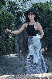 Alicia Hannah-Kim Radiates Joy on a Los Angeles Stroll
