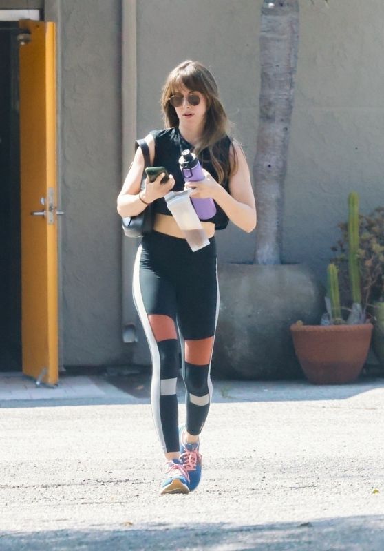 Alison Brie Flexes Athleisure Style Post-Workout in LA