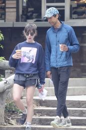 Alison Brie Keeps It Cool on Los Feliz Hike – May 2, 2025