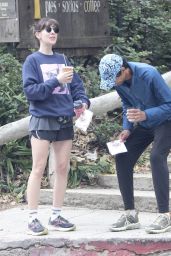 Alison Brie Keeps It Cool on Los Feliz Hike – May 2, 2025