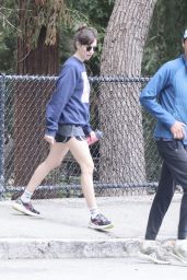 Alison Brie Keeps It Cool on Los Feliz Hike – May 2, 2025