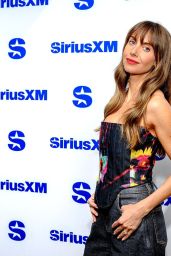 Alison Brie – SiriusXM Studios: NYC Style Twist