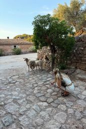 Alix Earle’s Creamy Comfort: An Ibiza Postcard