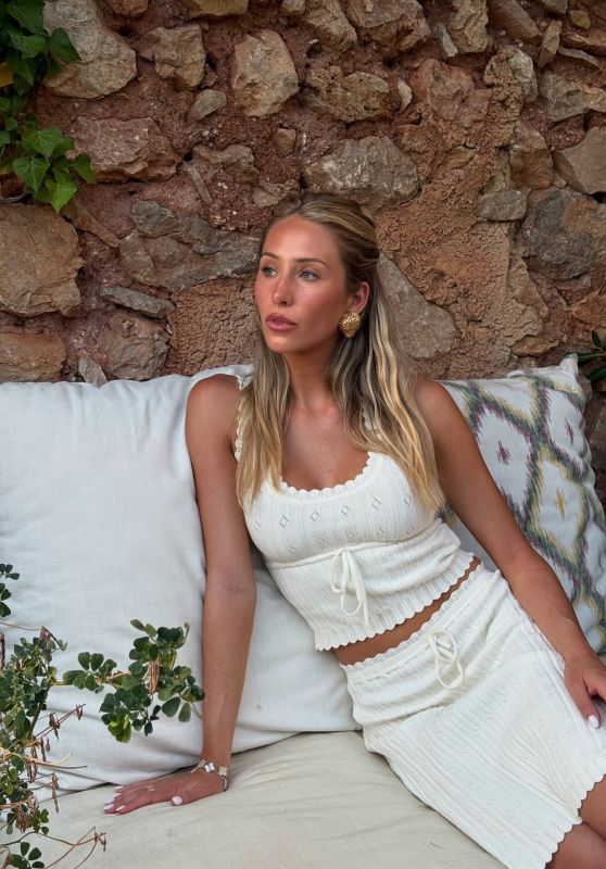 Alix Earle’s Creamy Comfort: An Ibiza Postcard