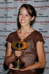 Amy Acker’s Lace-Edged Elegance at the 2004 Saturn Awards