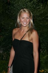 Anna Kournikova Black Dress Gala 2004