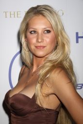 Anna Kournikova’s Bronze Precision at the HardBat Classic 2009